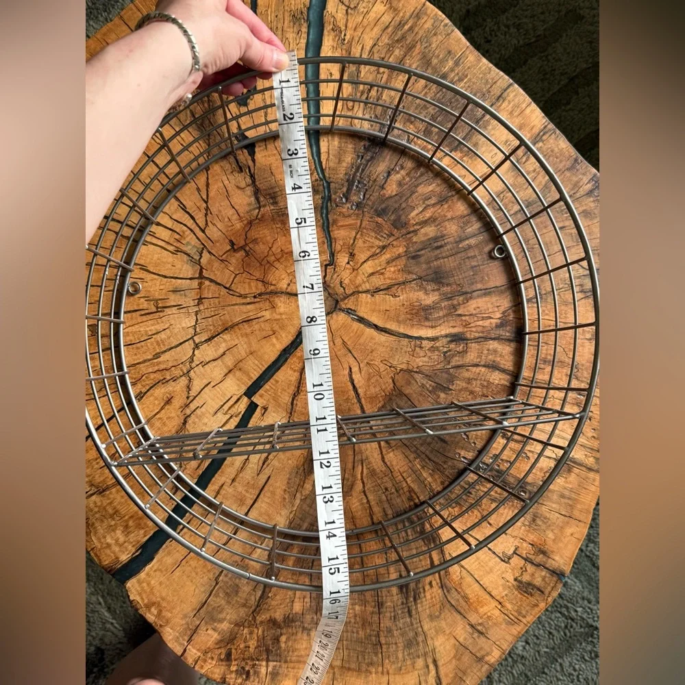 Round Metal Wire Wall Shelf